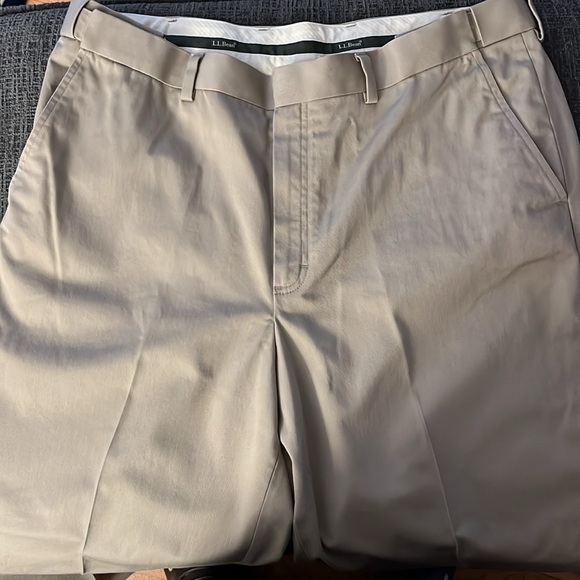 Men's LL Bean Comfort Waist Pants, 100% Cotton, Color Tan, 38x28 3/4. - Picture 4 of 10